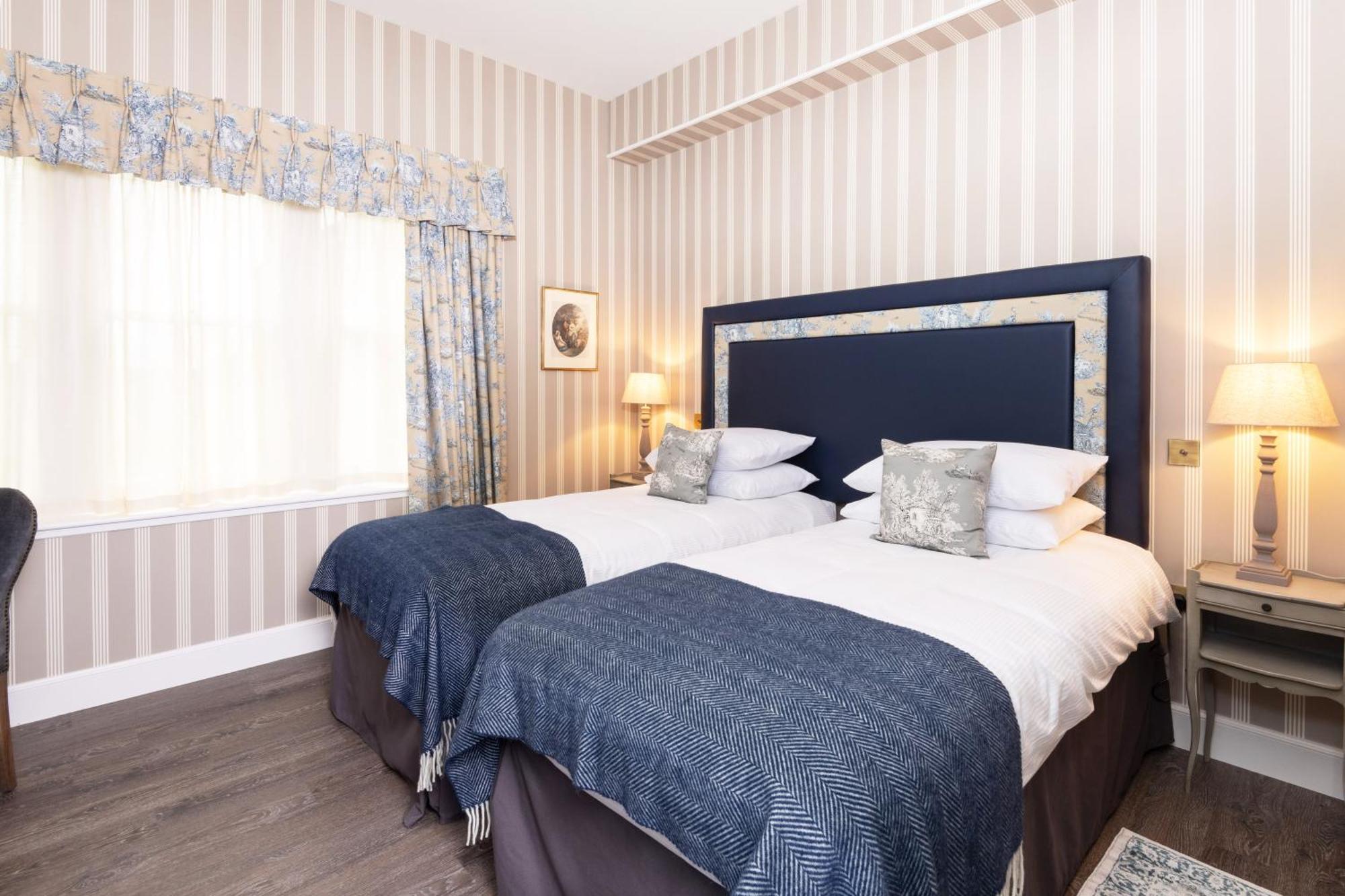 Meikleour Arms Hotel & Restaurant Luaran gambar